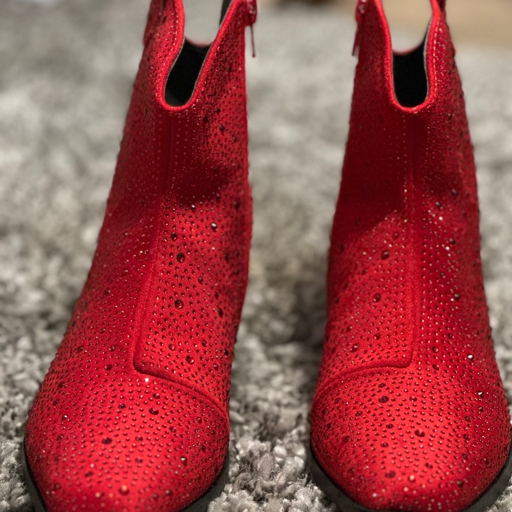 Dream Pairs Red Sparkly Ankle Boots - says 5 1/2 however fit a 6 1/2